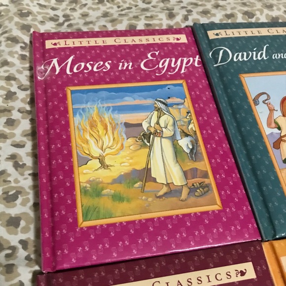 Little classics short story books π - Picture 4 of 5